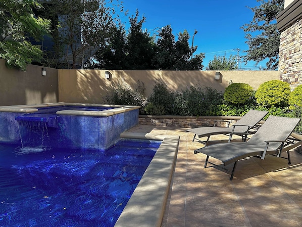 Outdoor pool, open 7:00 AM to 10:00 PM, pool loungers