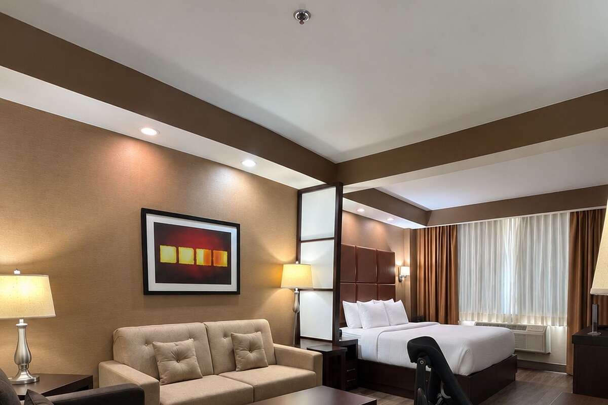 Ropa de cama de alta calidad, cubrecamas y minibar 