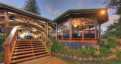 Paradise Hotel And Resort