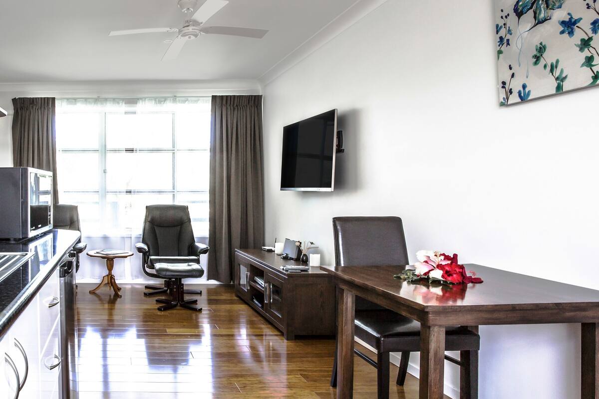 executive suite | private kitchen | fridge