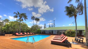 Pillow-top beds, desk, laptop workspace, blackout curtains - Paradise Hotel And Resort (Norfolk Island)