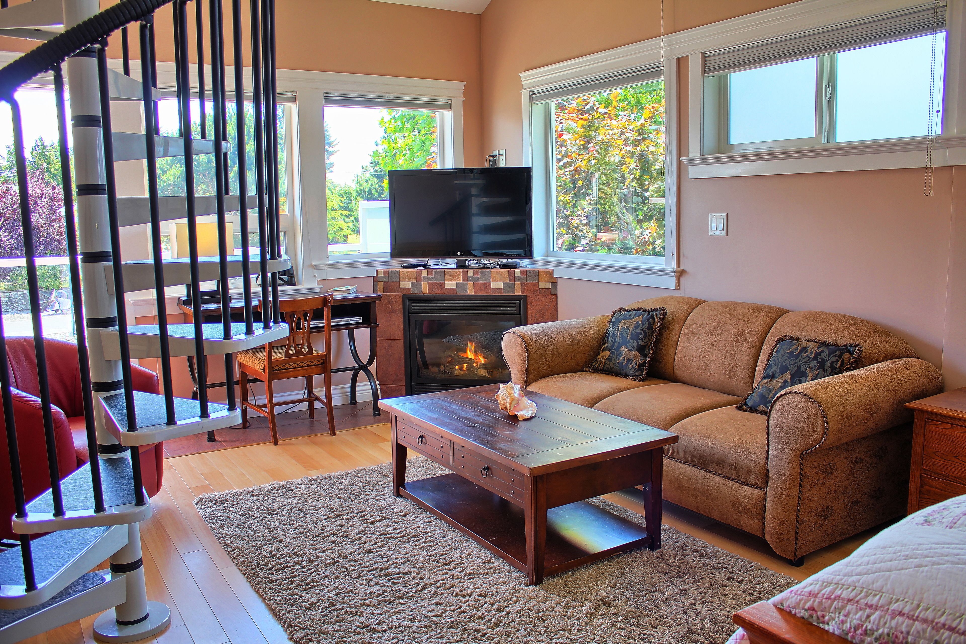 Family Condo, Multiple Beds, Fireplace, Kitchen | Living room | 58-inch Smart TV with cable channels, TV, Netflix