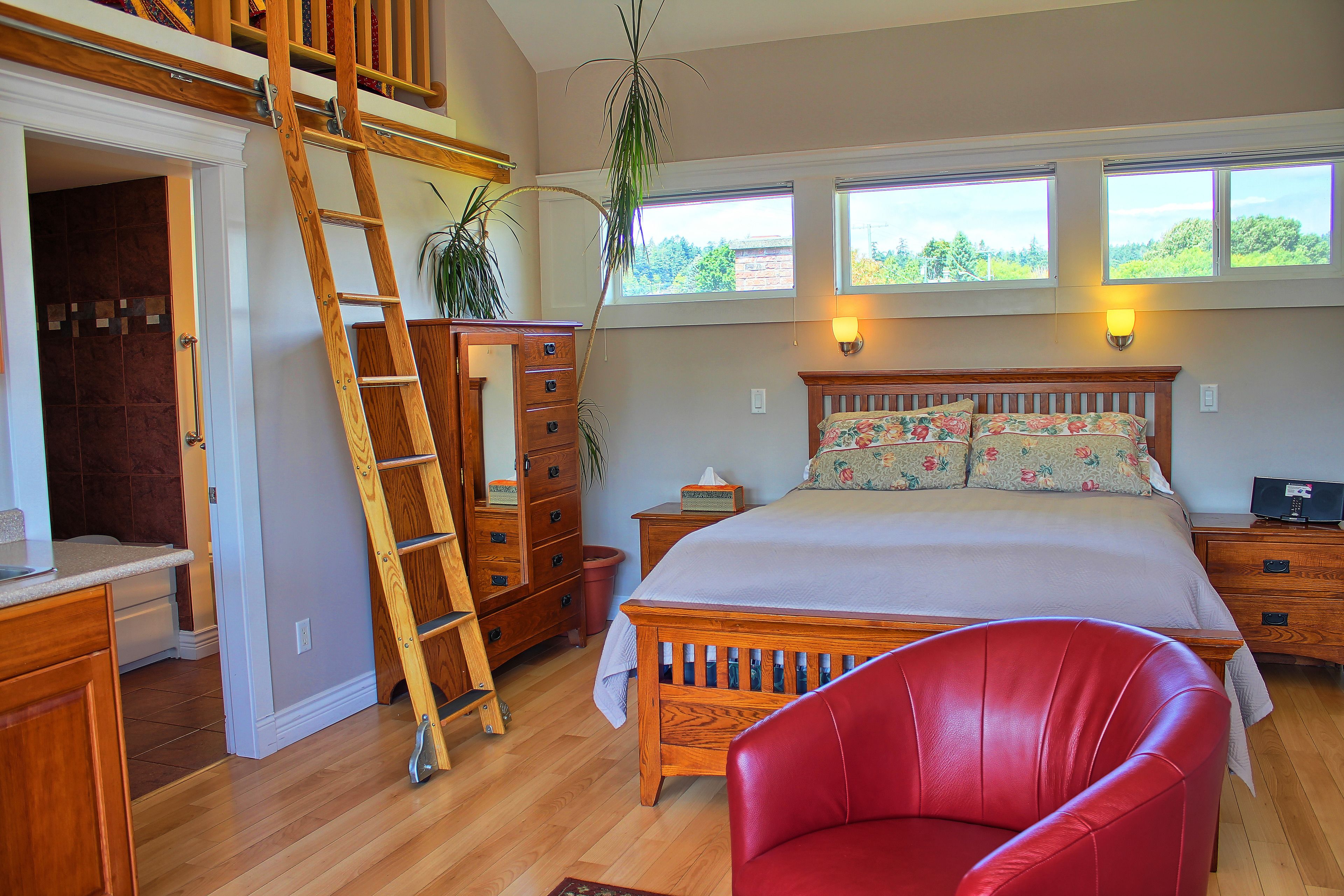 Luxury Suite, Multiple Beds, Kitchenette, Lagoon View