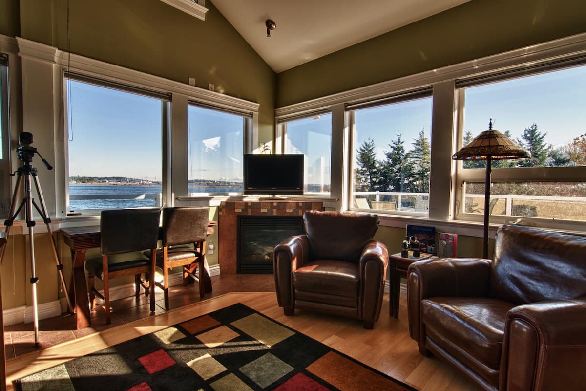 Honeymoon Suite, 1 King Bed, Fireplace, Ocean View | 1 bedroom, hypo-allergenic bedding, pillowtop beds