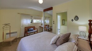Single Room, 1 Queen Bed, River View
