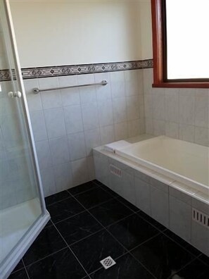 Separate tub and shower, deep soaking tub, hair dryer, towels