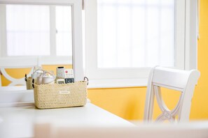 Twin Bed Room | Rollaway beds, free WiFi - Elly Guest House (Busan)