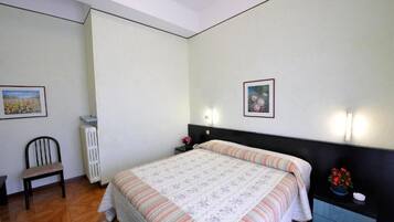Couette en duvet d'oie, coffres-forts dans les chambres, bureau