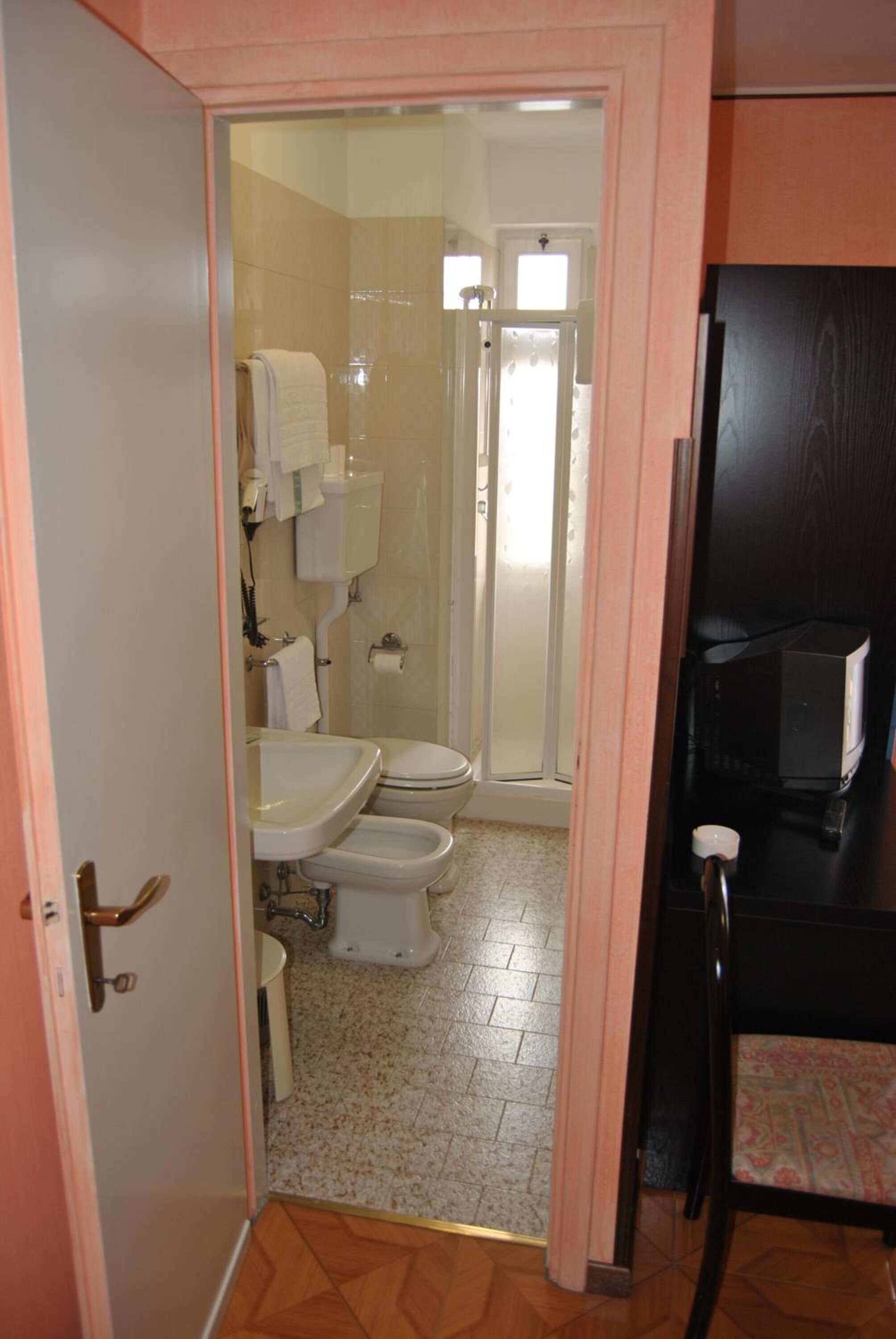 Dusche, Regendusche, Haartrockner, Bademäntel