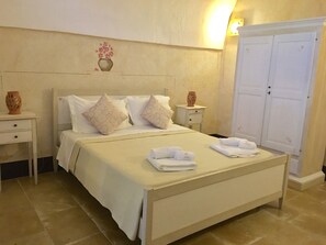 Ropa de cama de alta calidad y minibar