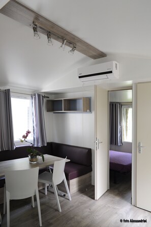 Mobile Home, 2 Bedrooms | Interior - Camping Rose (Dormelletto)