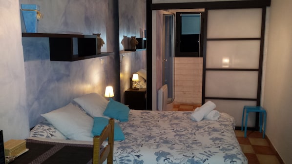 Standard-Doppelzimmer | Individuell dekoriert, Schreibtisch, Verdunkelungsvorhänge