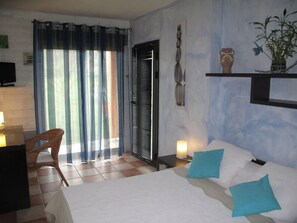 Individuell dekoriert, Schreibtisch, Verdunkelungsvorhänge