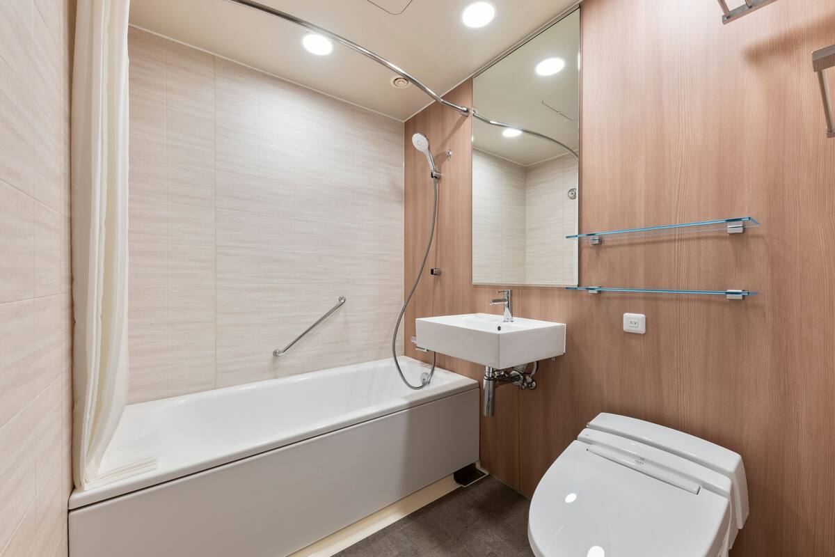 in-room safe, blackout curtains, free wifi, bed sheets