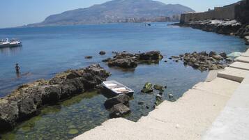 Beach nearby, sun-loungers, beach umbrellas, beach towels