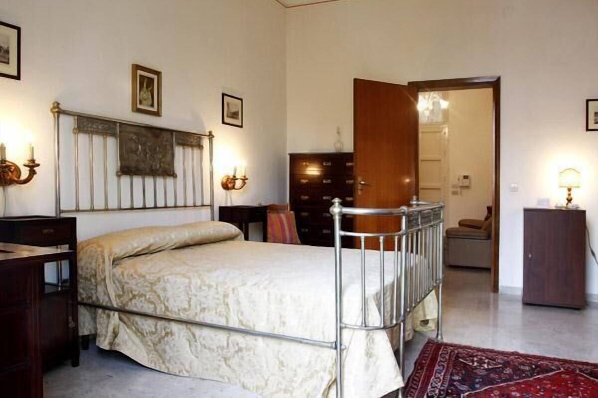 Classic Suite, 1 Bedroom | Egyptian cotton sheets, premium bedding, minibar, in-room safe