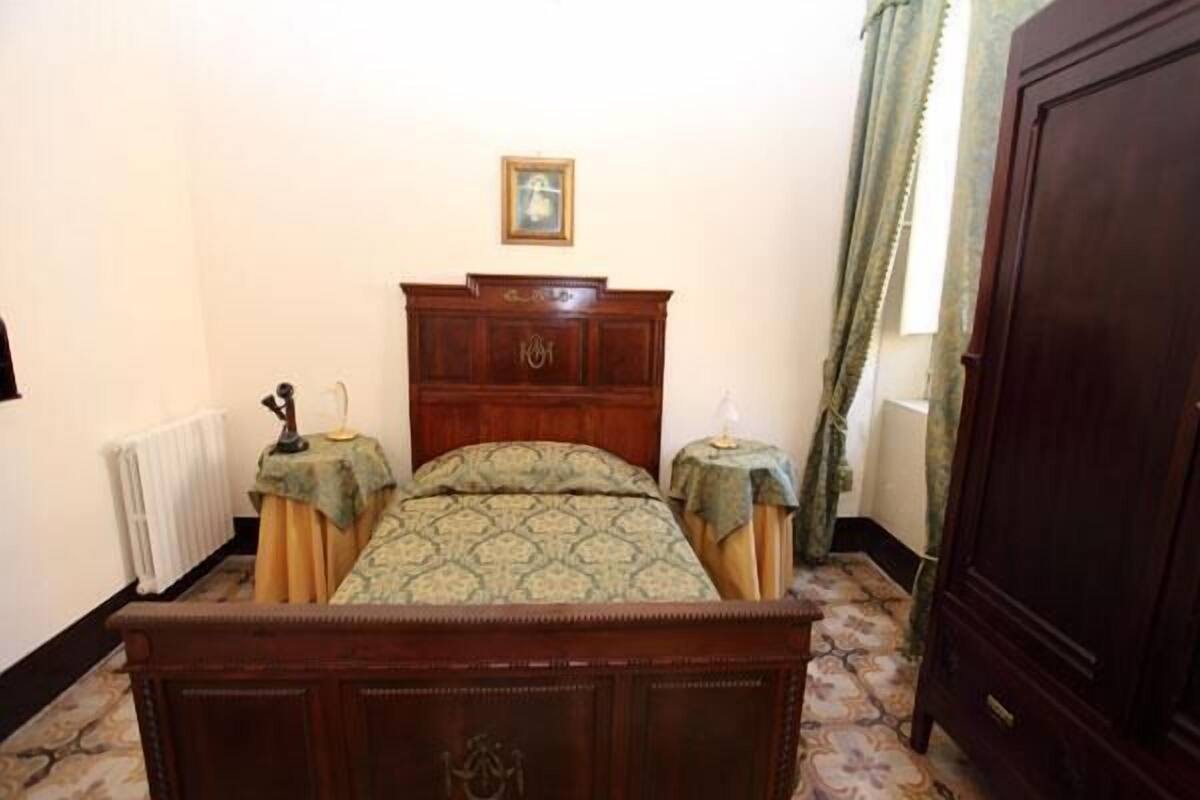 Junior Single Room, 1 Bedroom | Egyptian cotton sheets, premium bedding, minibar, in-room safe