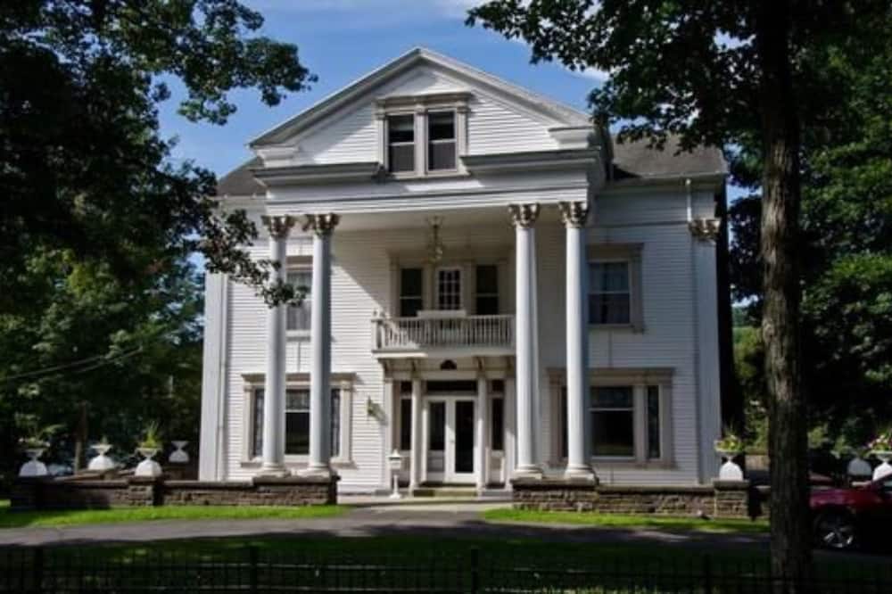 The Queen of the Catskills B&B