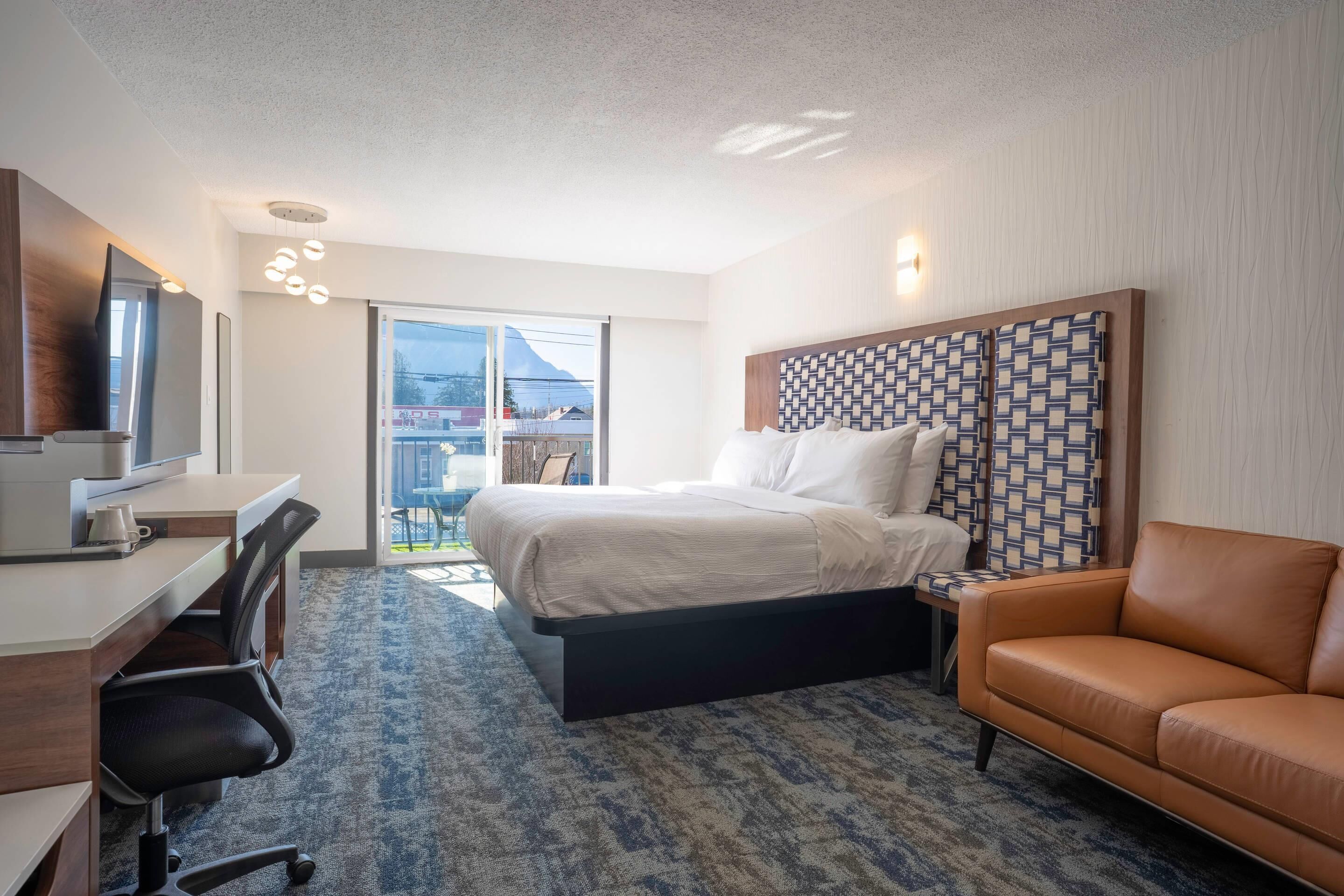 Room, 1 King Bed, Non Smoking (Efficiency) | Premium bedding, desk, blackout drapes, free WiFi