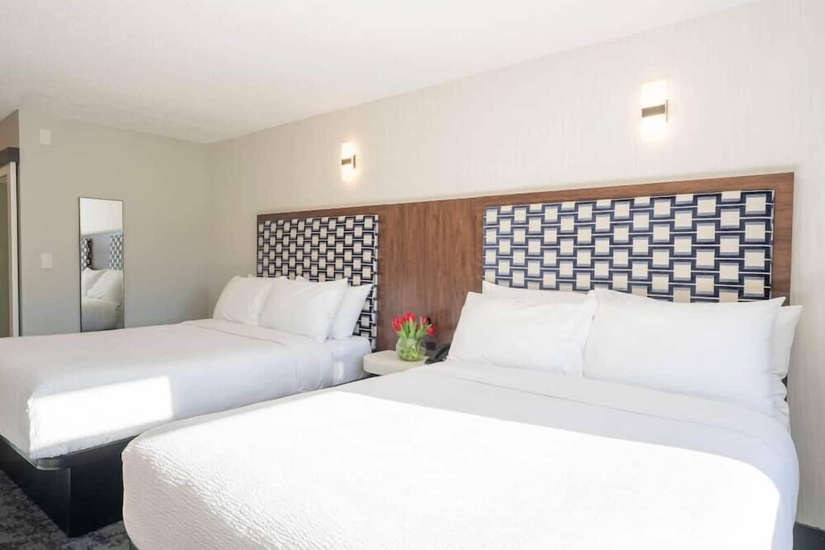 Premium bedding, desk, blackout drapes, free WiFi