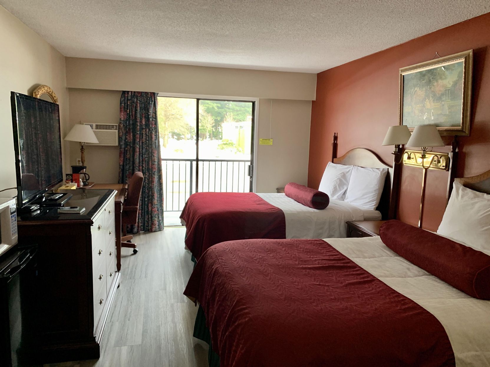 Premium bedding, desk, blackout drapes, free WiFi