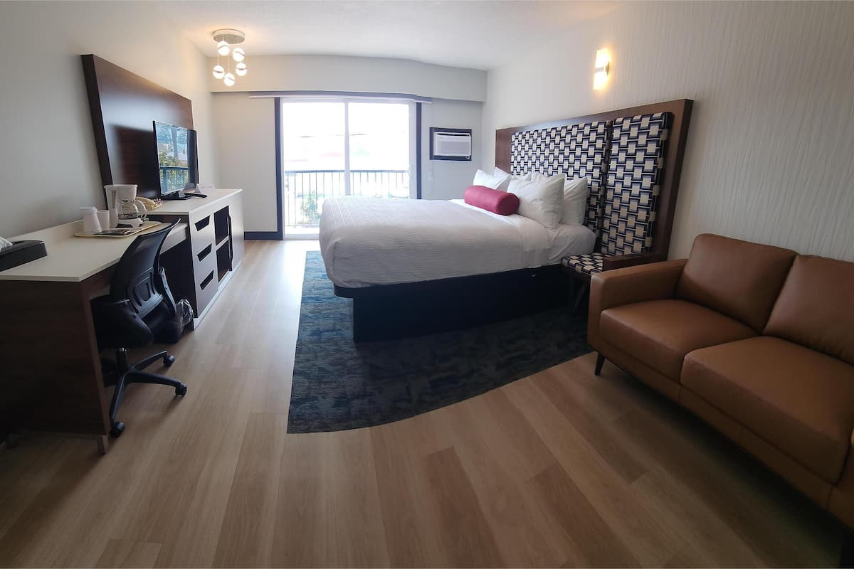 1 bedroom, premium bedding, desk, blackout drapes