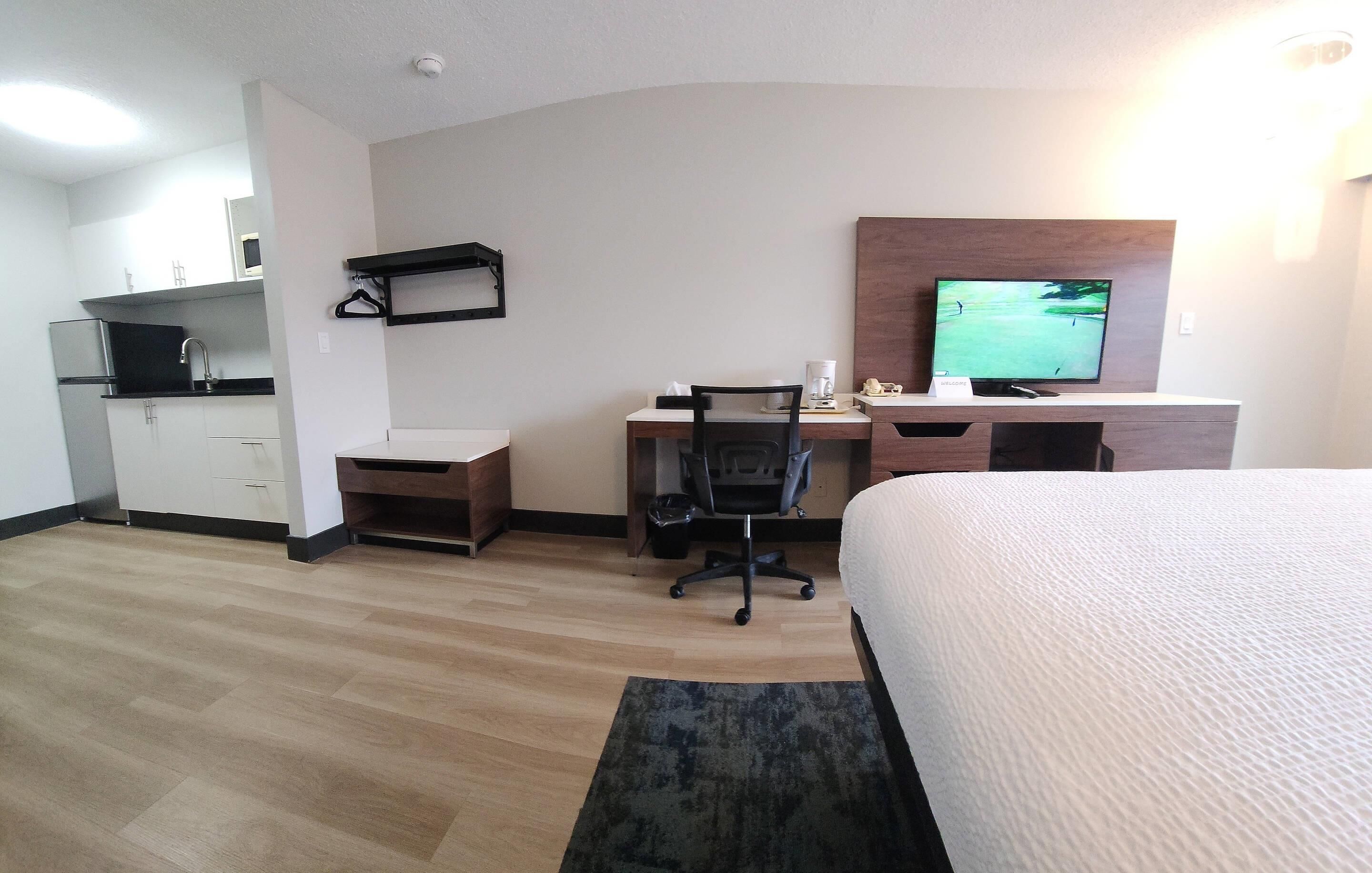 Ropa de cama de alta calidad, escritorio y cortinas blackout 