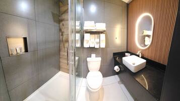 Rainfall showerhead, free toiletries, hair dryer, towels