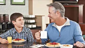 Desayuno completo incluido todos los días