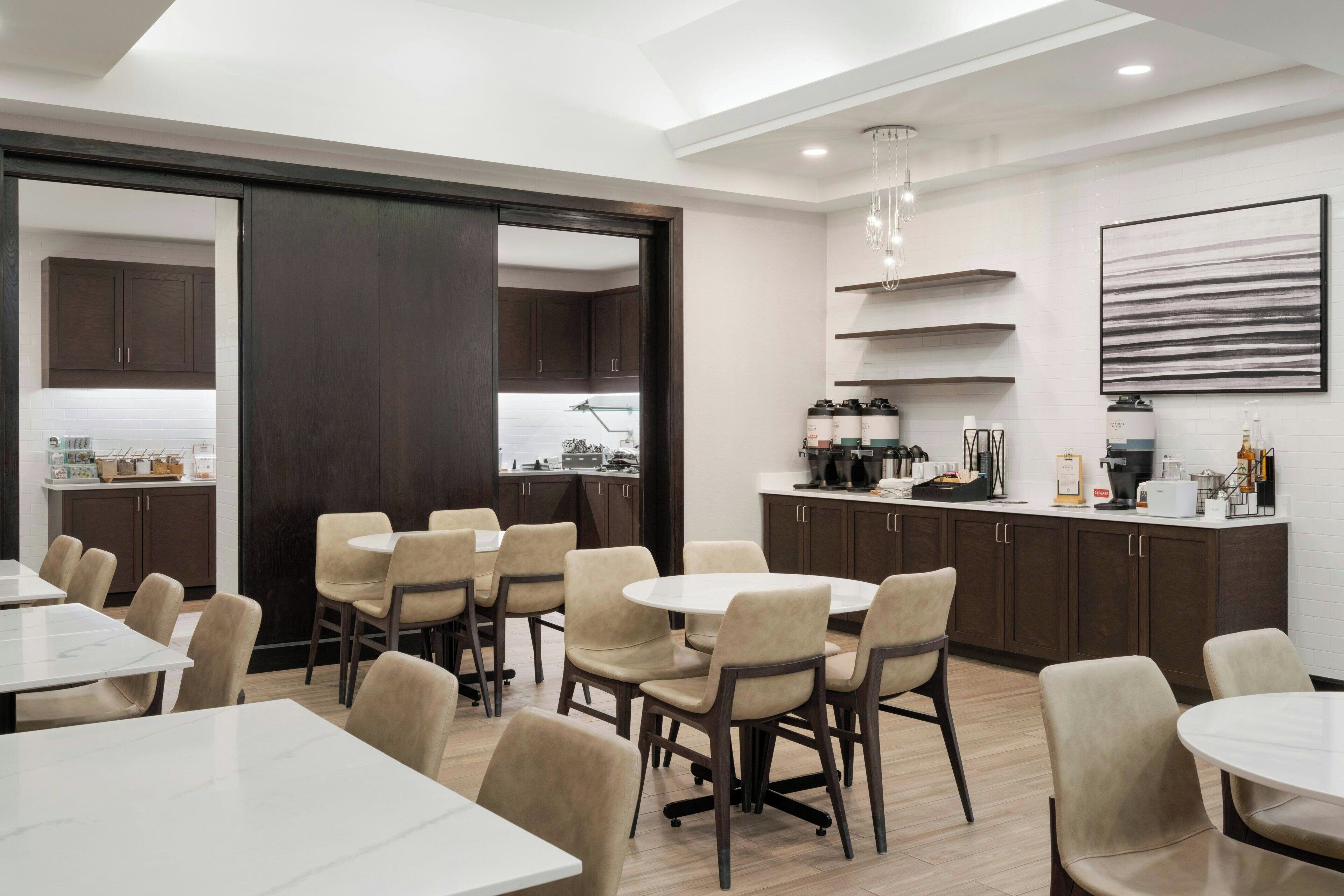 free daily full breakfast