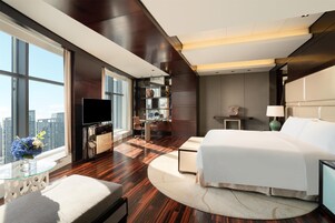 Hypo-allergenic bedding, free minibar, in-room safe, desk