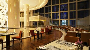4 restaurants, breakfast, lunch, dinner served; international cuisine  - Kempinski Hotel Taiyuan (Taiyuan)