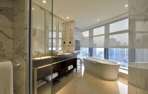 Roba de llit hipoal·lergògena i minibar gratuït 