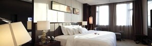 Minibar, in-room safe, desk, soundproofing - Riviera Hotel Ningbo (Ningbo)