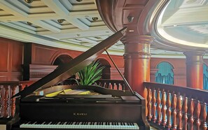 2 bars/lounges, pub, lobby lounge - Royal Grace Hotel (Wuhan)