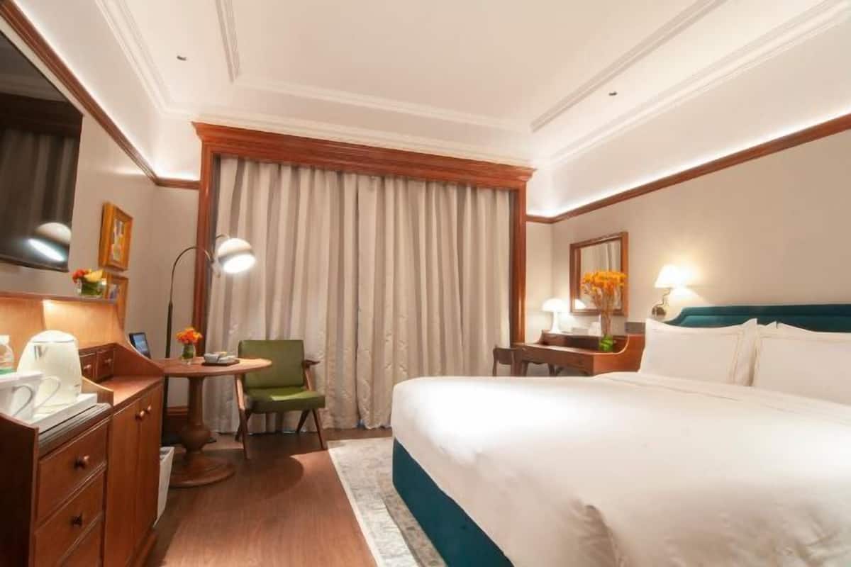 Hochwertige Bettwaren, Minibar, Zimmersafe, Schreibtisch