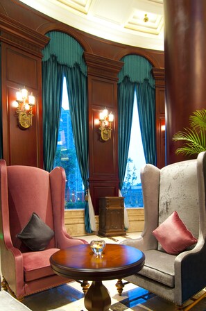 Coin salon dans le hall