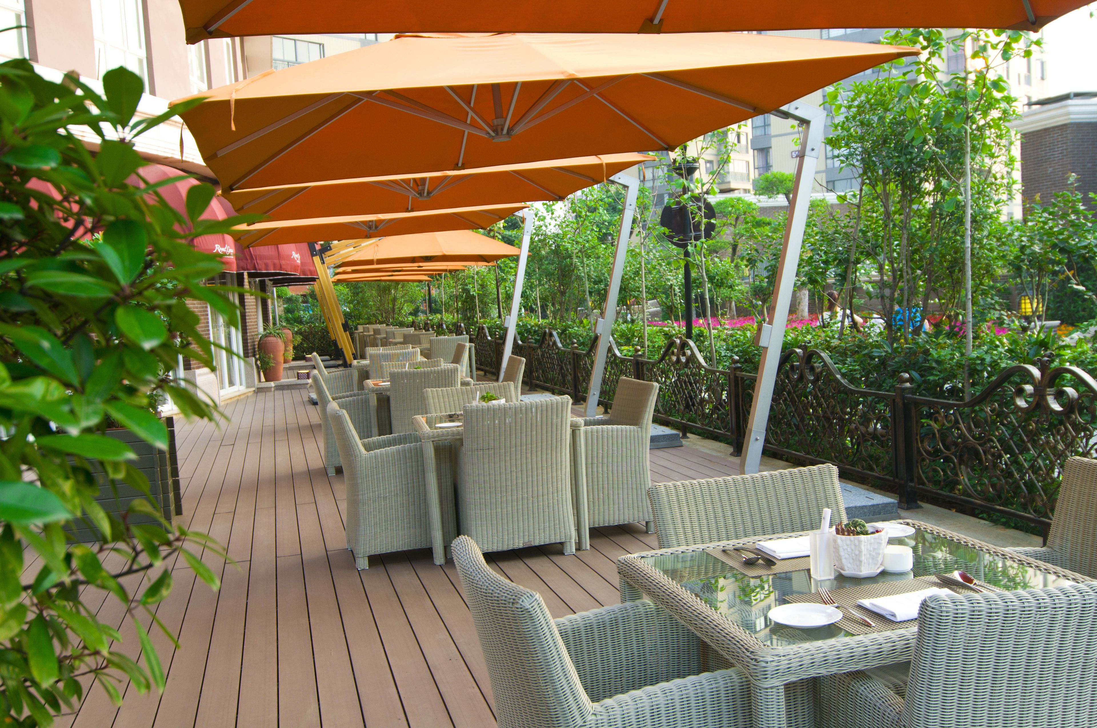 2 間餐廳，供應中式料理