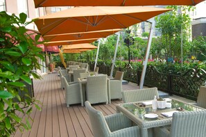 Outdoor dining - Royal Grace Hotel (Wuhan)
