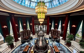 2 barir/setustofur, pöbb, vínveitingastofa í anddyri