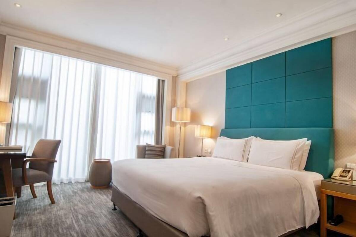 Premium bedding, minibar, in-room safe, desk