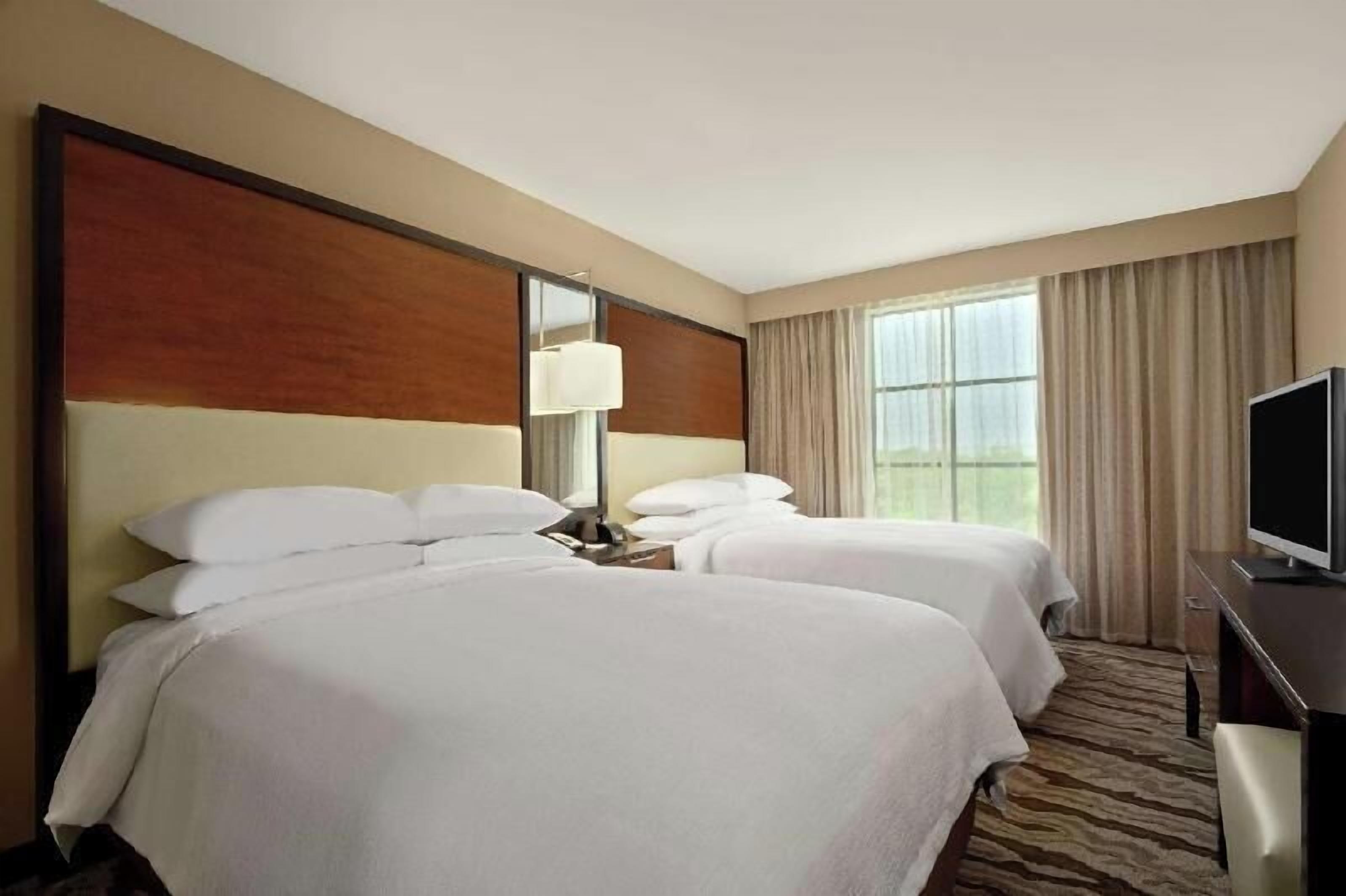 Premium bedding, in-room safe, iron/ironing board, free WiFi