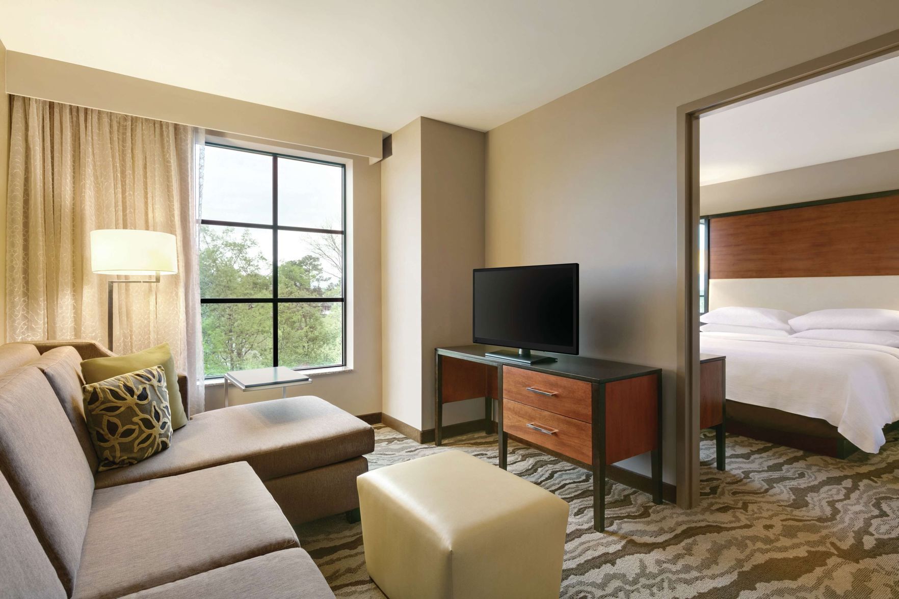 Living area | 32-inch flat-screen TV with cable channels, TV, pay movies