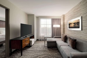 32-inch flat-screen TV with cable channels, TV, pay films - Embassy Suites Chattanooga / Hamilton Place (Chattanooga)