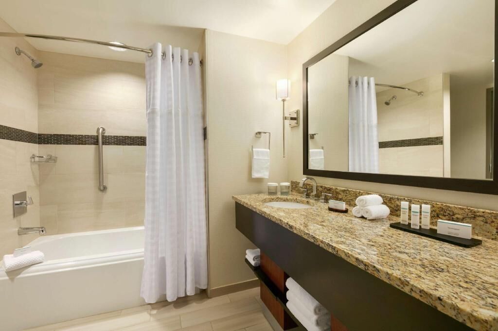 Bathroom | Free toiletries, hair dryer, towels, soap