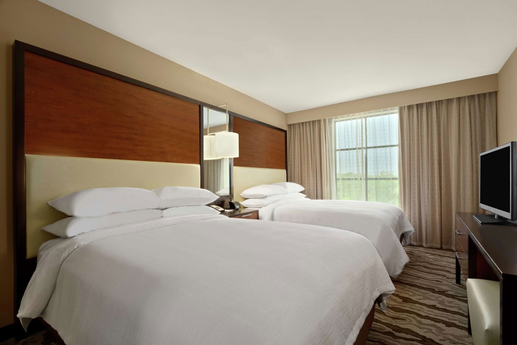 Premium bedding, in-room safe, iron/ironing board, free WiFi