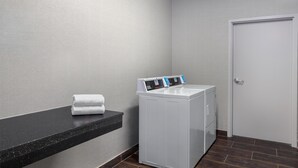 Laundry room - Hampton Inn Cotulla (Cotulla)