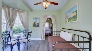 Suite Deluxe, Plusieurs lits, non-fumeur | Accès au Wi-Fi (inclus), literie fournie