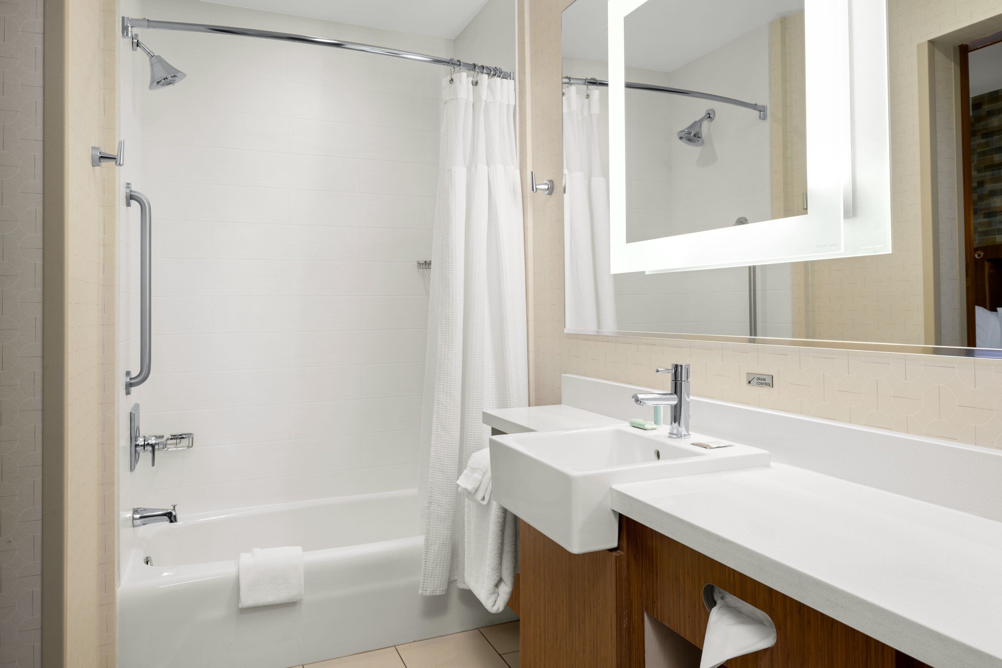 studio, multiple beds | pillow-top beds, in-room safe, desk, soundproofing