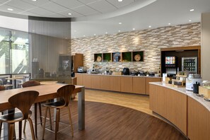 Buffet déjeuner gratuit
